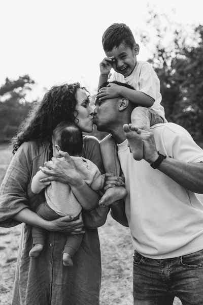 Luxshots Zwangerschap, Newborn en Familie fotografie Groningen