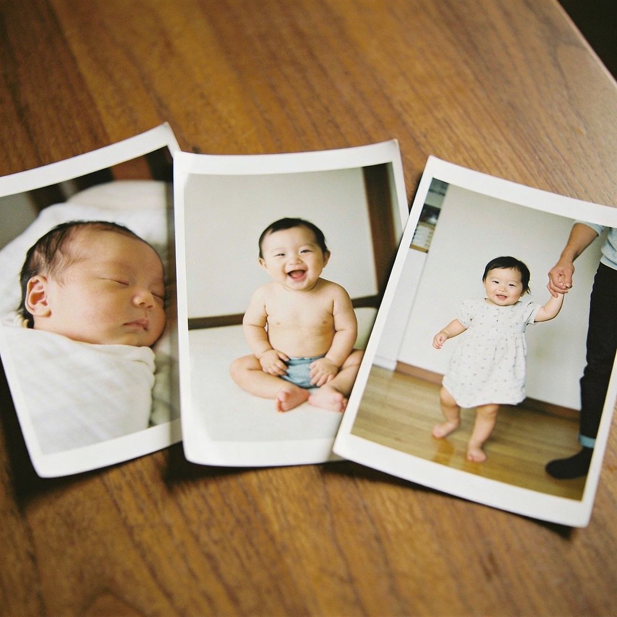 Vergelijkende infographic van de verschillende leeftijden voor een babyfotoshoot